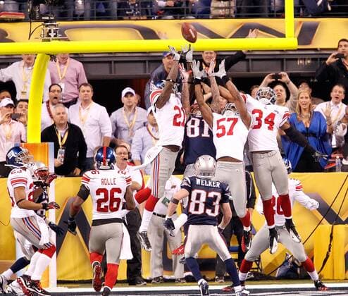 Feb. 5, 2012 - Indianapolis, Indiana U.S. - The New England Patriots and the New York Giants leap for Tom Brady s Hail Mary pass in the end zone as time ran out in Superbowl XLVI at Lucas Oil Stadium. The Giants defeated the Patriots, 21-17. NFL American Football Herren USA 2012 - Super Bowl - ZUMAm67