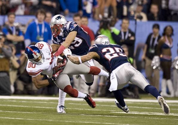 February 5, 2012: NY Giants 80 Victor Cruz completes a catch during 1st half of the New York Giants game versus the New England Patriots in Super Bowl XLVI at Lucas Oil Stadium in Indianapolis, Indiana. The Giants defeated the Patriots, 21-17. ALL NEW YORK NEWSPAPERS OUT ---- ALL NEW YORK NEWSPAPERS OUT NFL American Football Herren USA FEB 05 Super Bowl XLVI - Giants v Patriots Icon94212020515 EDITORIAL USE ONLY