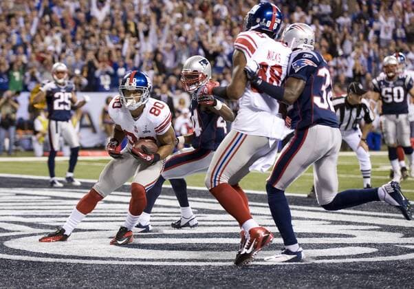 February 5, 2012: Giants 80 Victor Cruz completes a catch for a touchdwon during 1st quarter of the New York Giants game versus the New England Patriots in Super Bowl XLVI at Lucas Oil Stadium in Indianapolis, Indiana. The Giants defeated the Patriots, 21-17.. ALL NEW YORK NEWSPAPERS OUT ---- ALL NEW YORK NEWSPAPERS OUT ALL NEW YORK NEWSPAPERS OUT ---- ALL NEW YORK NEWSPAPERS OUT NFL American Football Herren USA FEB 05 Super Bowl XLVI - Giants v Patriots Icon94212020555 EDITORIAL USE ONLY
