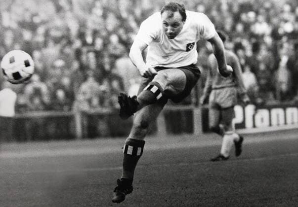 Fussball Bundesliga Herren Uwe Seeler ( Hamburger SV HSV ) etwa Anfang der 70 iger Jahre