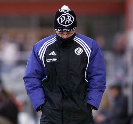Fussball Regionalliga Sued VfR Aalen vs. Spfr. Siegen Trainer Aalen Helmut Dietterle