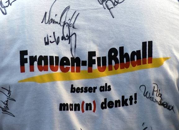 Fussball Europameisterschaft Frauen 2001 Halbfinale Deutschland vs Norwegen 1:0