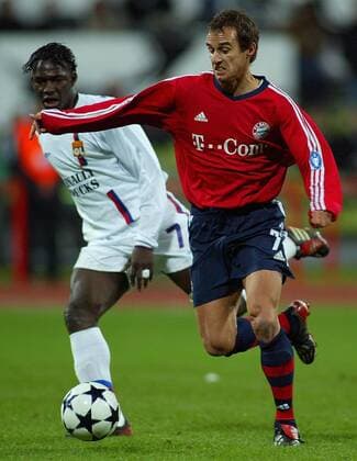 Fussball Champions Leage Gruppe A FC Bayern München vs. Olympic Lyon v.l. Mahamadou Diarra (Lyon), Mehmet Scholl (FC)
