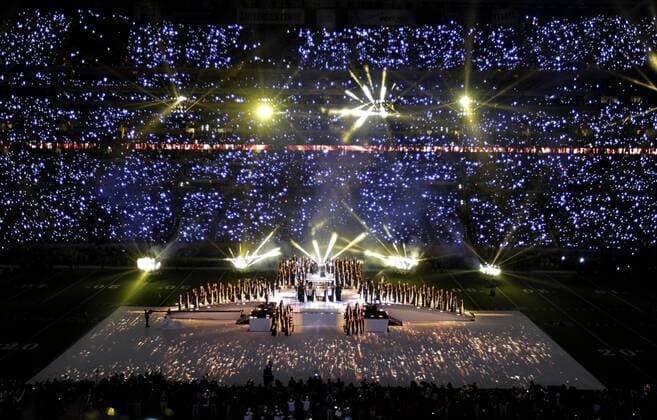 05FEBRUARY2012:Madonna performs during the halftime show at the Super Bowl XLVI between the New York Giants and the New England Patriots in Indianapolis, Indiana. NFL American Football Herren USA FEB 05 Super Bowl XLVI - Giants v Patriots Icon438020512052 EDITORIAL USE ONLY