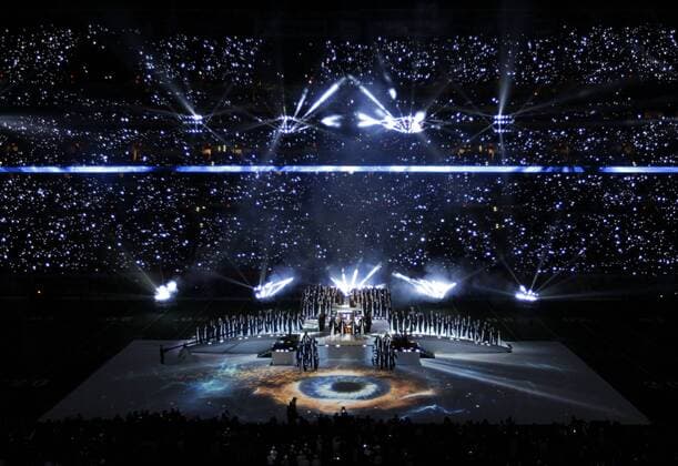 05FEBRUARY2012:Madonna performs during the halftime show at the Super Bowl XLVI between the New York Giants and the New England Patriots in Indianapolis, Indiana. NFL American Football Herren USA FEB 05 Super Bowl XLVI - Giants v Patriots Icon438020512053 EDITORIAL USE ONLY