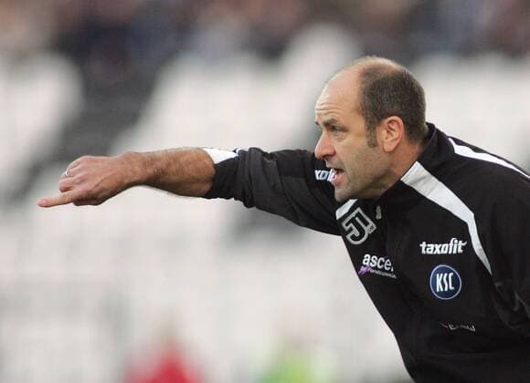 Fussball Herren 2. Bundesliga Karlsruher SC ( KSC ) Trainer Edmund Becker