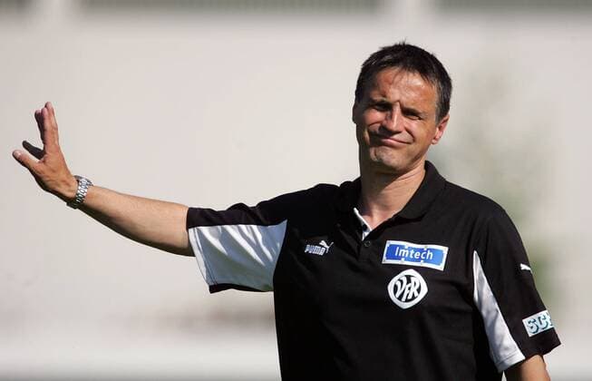 Fussball Herren Testspiel SGV Freiberg ( blau ) - VfR Aalen ( Orange ) Trainer Edgar Schmitt ( Aalen )