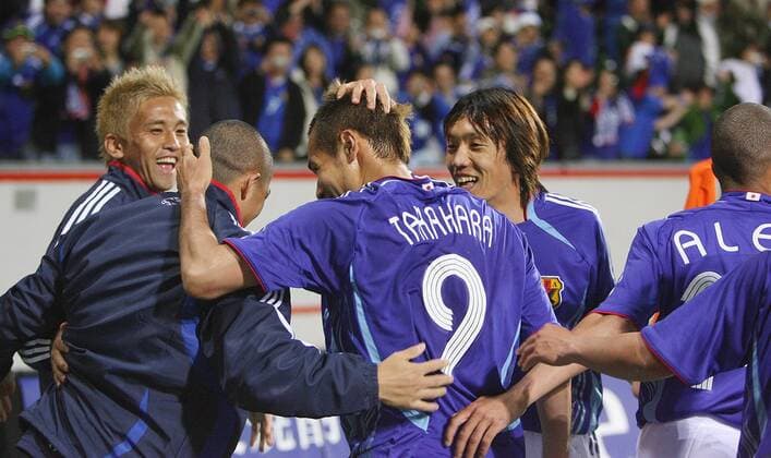 Fussball Weltmeisterschaft FIFA WM 2006 Freundschaftsspiel, Vorbereitungsspiel in Leverkusen Deutschland - Japan: Jubel nach dem 1:0 von Naohiro Takahara (Japan)