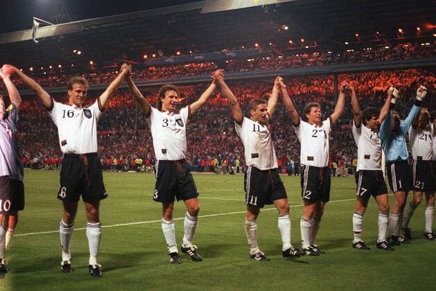 Fussball EM Euro Europameisterschaft 1996 Deutschland - England Halbfinale GERMANY PLAYERS CELEBRATE AT THE END. ENGLAND v GERMANY, EURO 96, SEMI-FINAL, 26 6 1996 Jubel {