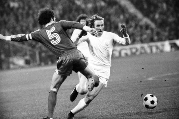Günter Netzer (CF Real Madrid, re.) gegen Franz Beckenbauer (Bayern) FC Bayern München - Real Madrid 2:0