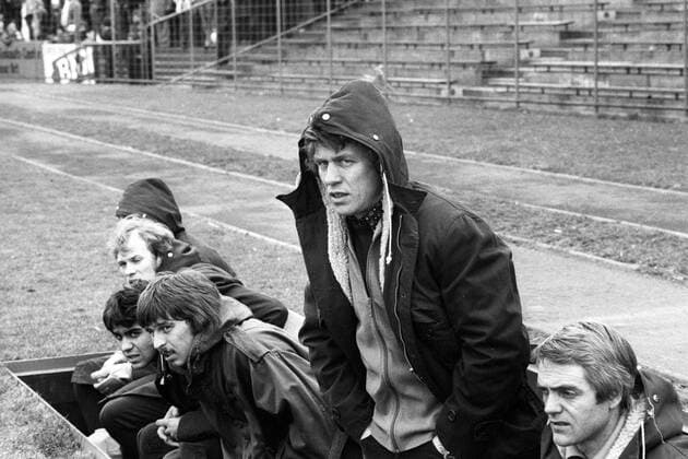 Trainer Otto Rehhagel (SV Werder Bremen, 2.v.re.)