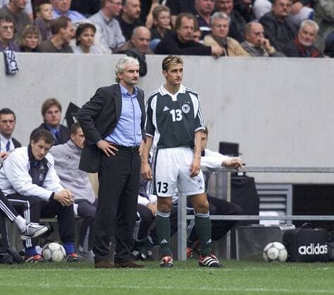 Fussball WM-Qualifikation Deutschland-Finnland v.l.: Teamchef Rudi Völler - Klose Miroslav