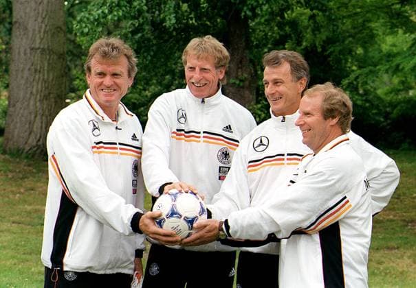 Trainerstab Deutschland für WM Frankreich von links : Maier Sepp Rutemöller Erich Bonhof Rainer Vogts berti