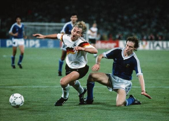 Fußball WM 1990 Italien Endspiel Deutschland - Argentinien Rudi Völler , Serrizuela