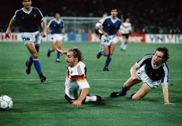 Fußball WM 1990 Italien Endspiel Deutschland - Argentinien Rudi Völler , Serrizuela