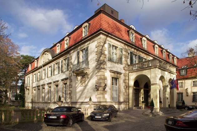 Fussball Herren Nationalmannschaft Das Hotel der deutschen Fussball-Nationalmannschaft waehrend der Fussball WM 2006 in Berlin Das SCHLOSSHOTEL-GRUNEWALD in Berlin : Aussenansicht (Foto Tobias Kuberski - Pool Baumann)