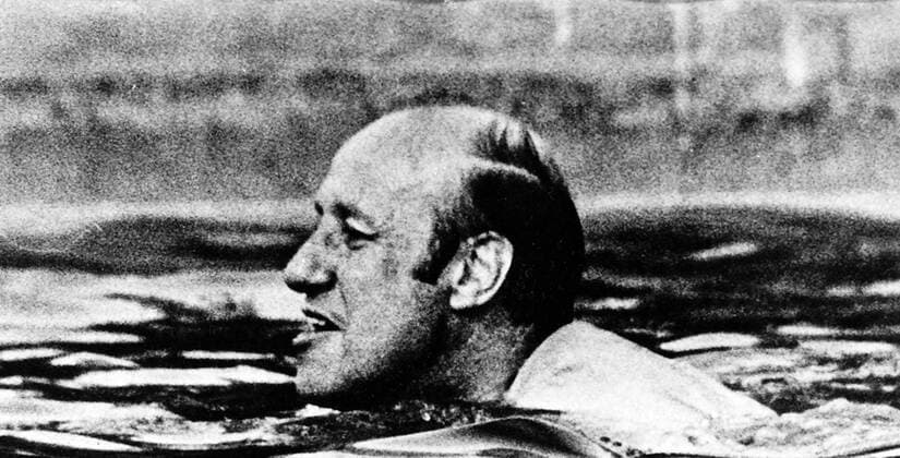 Bundestrainer Helmut Schön (BR Deutschland) am Rande der WM 1970 im Schwimmbad von Comanjilla