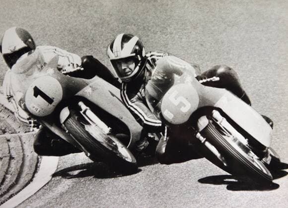Motorrad Motorsport von links: Giacomo Agostini Phil Read , 500 ccm Historie Historisch