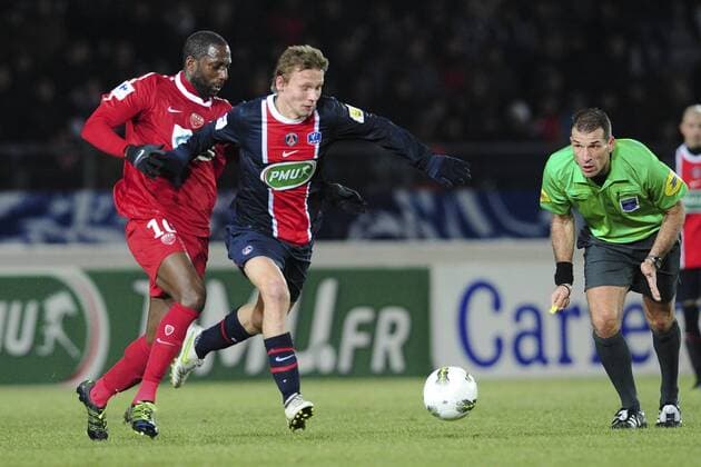 Sekou baradji (dijon) Clement Chantome (PSG) Foot: Dijon PSG - 15.02.2012 - coupe de France JBAutissier PanoramiC 