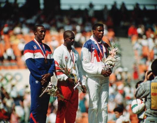 Olympische Spiele 1988 Seoul , Siegerehrung 100 Meter Männer von links : Carl Lewis Ben Johnson Linford Christie