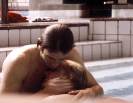 Schwimmen, Olympische Spiele 1976: Kornelia Ender wird von Ehemann Roland Matthes (beide DDR) liebkost