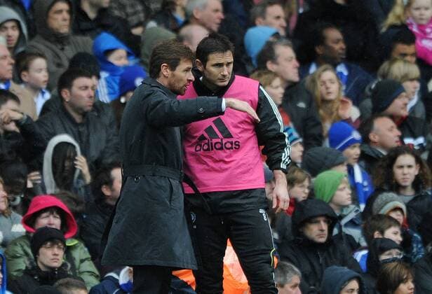 Football - FA Cup Fifth Round - Chelsea vs. Birmingham City Chelsea s Manager Andre Villas-Boas talks to Frank Lampard on the touchline at Stamford Bridge, London 