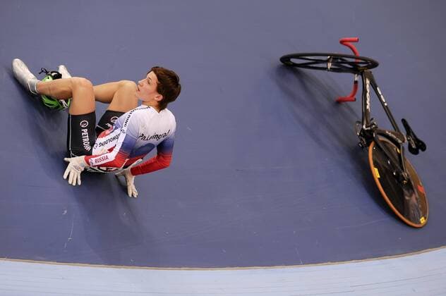 19.2.2012 London, England. Elena Brezhniva (PHL) recovers from a fall during Heat 1 of the Womens Kerin First Round on Day 4 of the final round of the 201112 UCI Track Cycling World Cup presented by Samsung at the Olympic Park Velodrome. (2012 Olympic test event, part of the London Prepares Series). xRoganxThomsonx  ActionPlus11244583