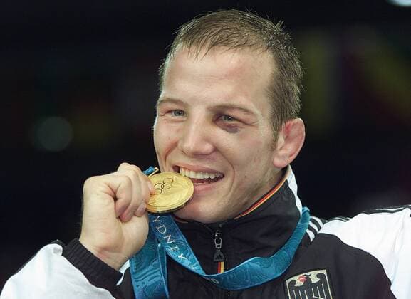 Olympische Spiele Sommerspiele Sydney 2000 Ringen Freistil Herren bis 76 kg ; Goldemdaille für Alexander Leipold ( Deutschland )
