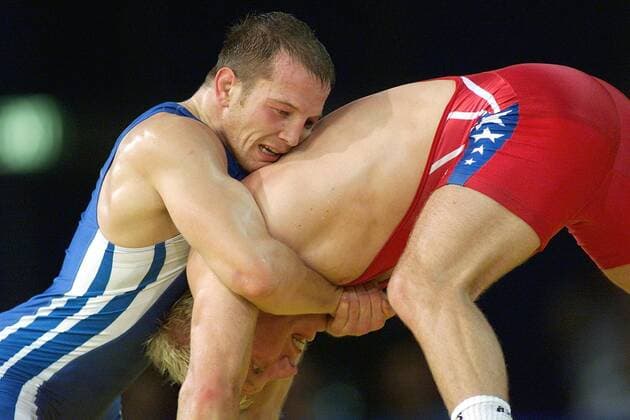 Olympische Spiele Sommerspiele Sydney 2000 Ringen Freistil Herren bis 76 kg ; Goldmedaille für Alexander Leipold ( Deutschland blau ) gegen Brandon Slay ( USA Rot )