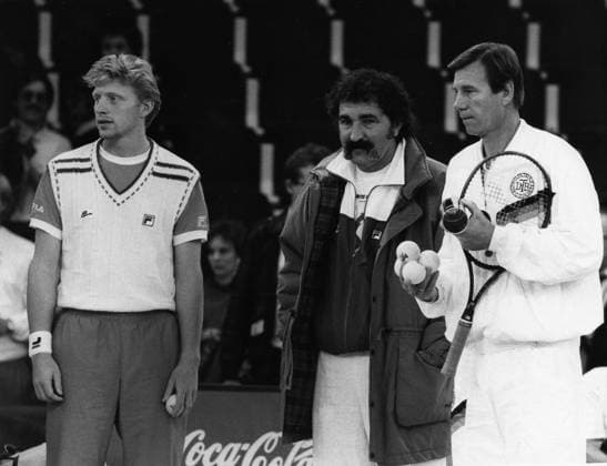 Tennis von links: Boris Becker, Ion Tiriac (Manager) Niki Pilic (Trainer)