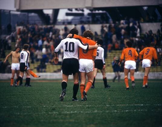 Hans Krankl (AUT) und Arie Haan (NED)