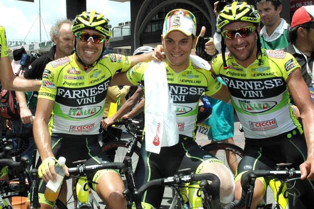 Farnese Vini - Selle Italia zelebriert hier mit Christian BENENATI (li.) - Andrea GUARDINI (mi. Sieger) und Matteo RABOTTINI (re.) den Etappensieg für das Team - Freude - Etappensieg - Erfolg - Freude - quer - Event: 2.Stage - Putrajaya to Melaka 151.0 km - Tour of Langkawi - Tour de Langkawi - Le Tour de Langkawi 2012 - Location: Melaka - Malaysia - Asien - Asia - Datum: 25.02.2012 - Contact