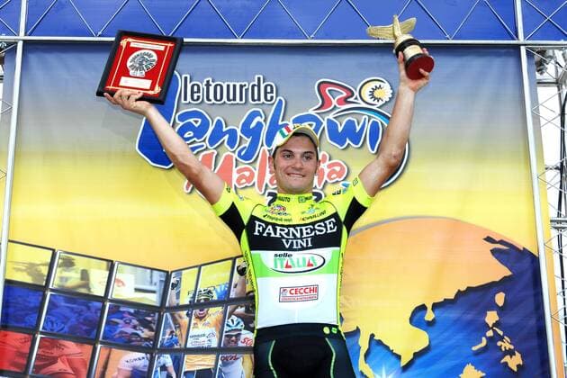 Andrea GUARDINI ( ITA Farnese Vini - Selle Italia ) gewinnt die 2.Etappe der Tour de Langkawi im Massensprint - Podium - Siegerehrung - Freude - quer - Event: 2.Stage - Putrajaya to Melaka 151.0 km - Tour of Langkawi - Tour de Langkawi - Le Tour de Langkawi 2012 - Location: Melaka - Malaysia - Asien - Asia - Datum: 25.02.2012 - Contact