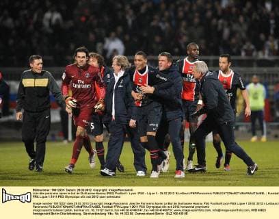 Joie des parisiens apres le but de Guillaume Hoarau (PSG) Football : Lyon PSG - Ligue 1 - 25.02.2012 N.LeGouic FEP Panoramic 