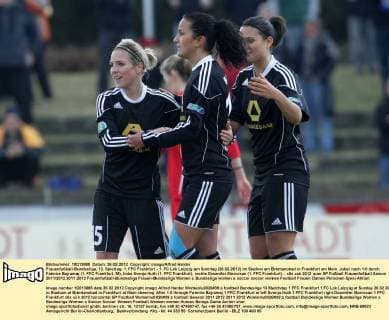 Frauenfußball-Bundesliga, 13. Spieltag: 1. FFC Frankfurt - 1. FC Lok Leipzig am Sonntag (26.02.2012) im Stadion am Brentanobad in Frankfurt am Main. Jubel nach 1:0 durch Fatmire Bajramaj (1. FFC Frankfurt, M), links Svenja Huth (1. FFC Frankfurt), rechts Dzsenifer Marozsan (1. FFC Frankfurt).