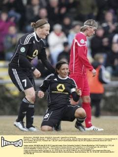 Fussball, 1. Frauen-Bundesliga, 1. FFC Frankfurt vs. 1. FC Lok Leipzig, Jubel bei Melanie Behringer (1. FFC Frankfurt, L), Sandra Smisek (1. FFC Frankfurt, R) zum 2:0