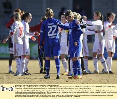 Stefanie Draws (li.) und Natasa Andonova (re.,POt), Frust, 1.FFC Turbine Potsdam - Bayer Leverkusen, Fußball, Frauen, Bundesliga, Saison 2011 2012, Potsdam, 26.02.2012,