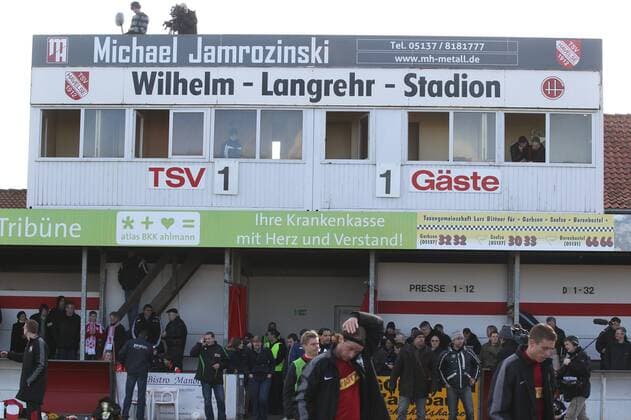 Fußball, Stadiongeschichte TSV Havelse Garbsen, 26.02.2012, Wilhelm-Langrehr-Stadion, Fußball, Regionalliga , TSV Havelse vs. RasenBallsport Leipzig 1:1 (1:0) , Im Bild: Die Stadionanzeigetafel zeigt das Endresultat 1:1. ,