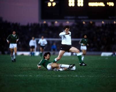 06.06.1978, Cordoba - FIFA WM 1978 - BRD Deutschland vs Mexiko 6:0 - Dieter Müller (BRD, re.) gegen Eduardo Ramos (MEX)