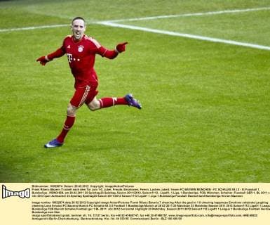 Frank Ribery (Bayern 7) jubelt nach dem Tor zum 1-0, Jubel, Freude, Emotionen, Feiern, Lachen, jubelt, freuen FC BAYERN MÜNCHEN - FC SCHALKE 04 ( 2 - 0) Fussball 1. Bundesliga , MÜNCHEN, am 26.02.2011 23.Spieltag,23.Spieltag, Saison 2011 2012, Saison1112 , Liga01, 1.Liga, 1.Bundesliga, FCB, München, Schalker