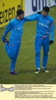 (L-R) Khalid Boulahrouz,Robin van Persie Training Dutch National team National team 2012 xVIxWJxDijkdrentx xOrangexPicturesxIVx 579530
