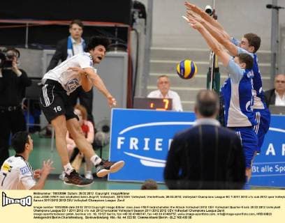Joao JOSE (VfB Friedrichshafen) beim Angriff. Volleyball, 2012 CEV Volleyball, Viertelfinale, 28.02.2012