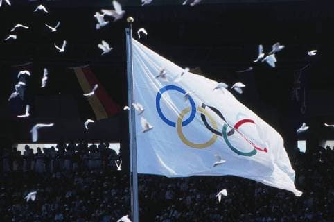 Seoul Olympics - Opening Ceremony 17 09 1988 The Olympic Flag with Doves This was the last time Doves were released at the Opening Ceremony, after many of them were killed by the flame on being lit. 