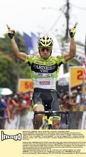 Andrea GUARDINI ( ITA Farnese Vini - Selle Italia ) gewinnt die 8.Etappe und holt seinen 4 Tageserfolg bei der diesjährigen Tour de Langkawi - hoch - Event: 8. Etappe - Pekan to Chukai 100.8 km - Tour of Langkawi - Tour de Langkawi - Le Tour de Langkawi 2012 - Location: Kuantan - Malaysia - Asien - Asia - Datum: 02.03.2012 - Contact