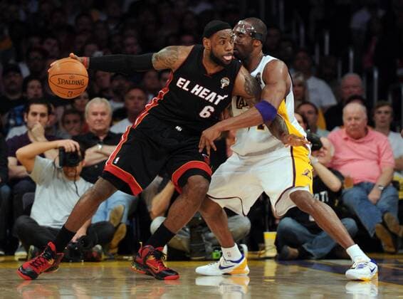 Los Angeles Lakers shootingguard Kobe Bryant (24) plays tight defense on Miami Heat small forward LeBron James (6) in the first half of their NBA Basketball Herren USA basketball game in Los Angeles on March 4, 2012.  LAP20120304806