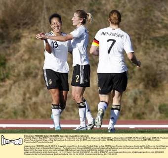 Fussball, Algarve Cup 2012, Frauen, Schweden vs. Deutschland, Jubel bei Celia Okoyino da Mbabi (GER, L), Bianca Schmidt (GER, M), Melanie Behringer (GER, R)