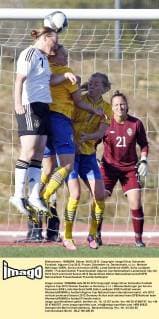 Fussball, Algarve Cup 2012, Frauen, Schweden vs. Deutschland, v.l.n.r. Melanie Behringer (GER), Annica Svensson (SWE), Linda Sembrant (SWE), Sofia Lundgren (SWE)