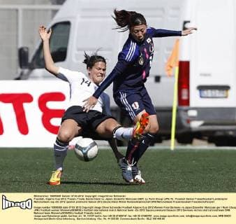 Fussball, Algarve Cup 2012, Frauen, Finale, Deutschland vs. Japan, Dzsenifer Marozsan (GER, L), Rumi Utsugi (JPN, R)