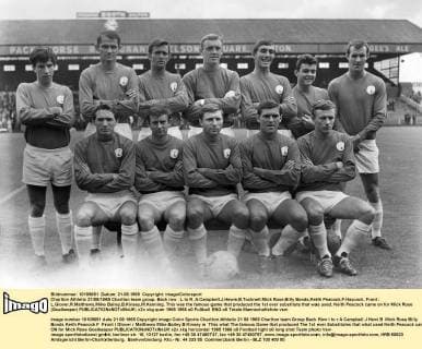 Charlton Athletic 21 08 1965 Charlton team group. Back row : L to R. A.Campbell,J.Hewie,B.Tocknell,Mick Rose,Billy Bonds,Keith Peacock,F.Haycock. Front : L.Glover,R.Matthews,Mike Bailey,B.Kinsey,M.Kenning. This was the famous game that produced the 1st ever substitute that was used. Keith Peacock came on for Mick Rose (Goalkeeper) 