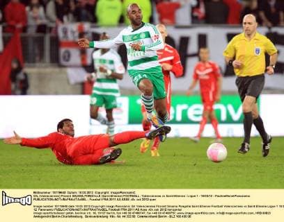 GIL (Valenciennes) Florent SINAMA PONGOLLE (Saint-Etienne) FOOTBALL : Valenciennes vs Saint-Etienne - Ligue 1 - 10 03 12 - PaulineManet Panoramic 